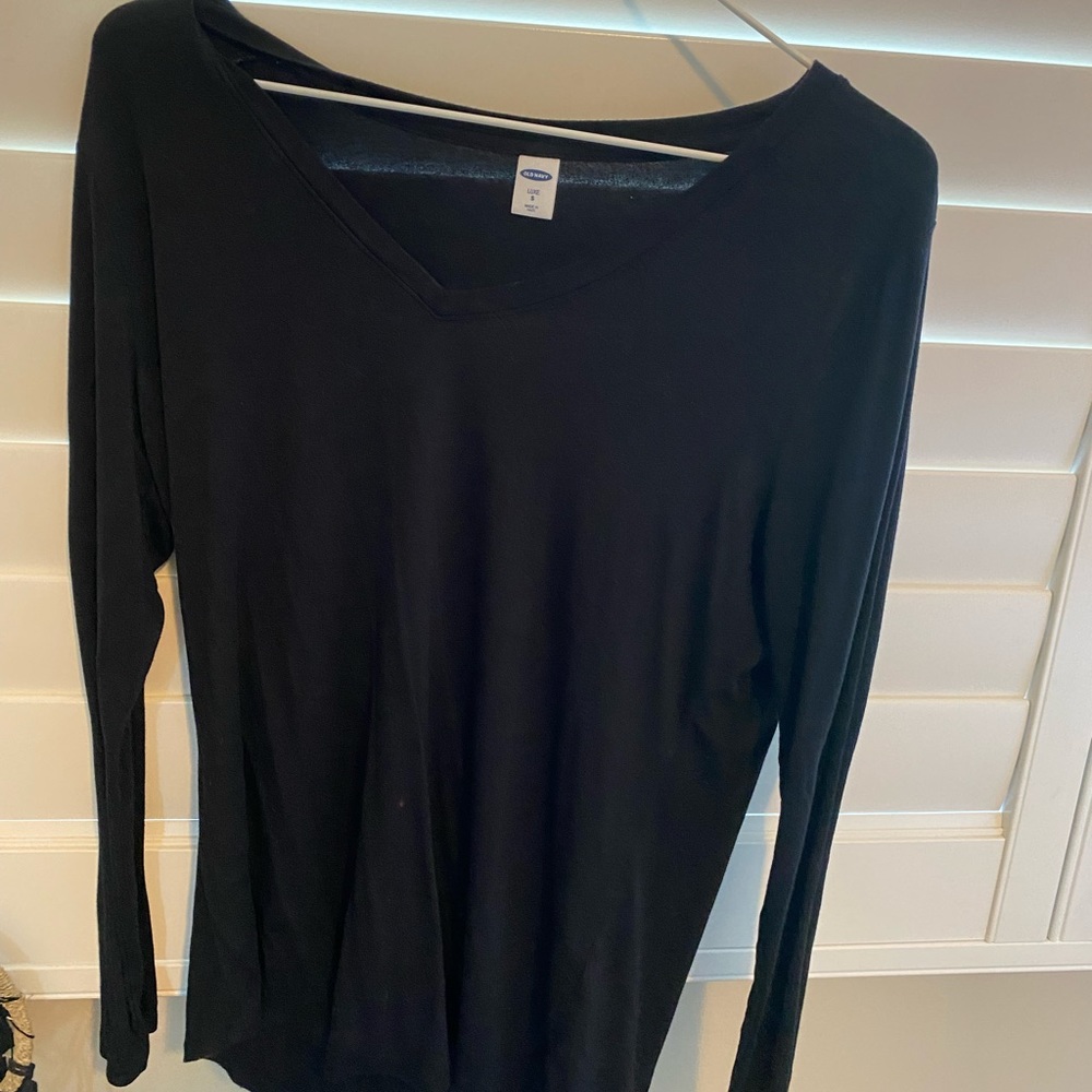 black Luxe v-neck long sleeve old navy tee